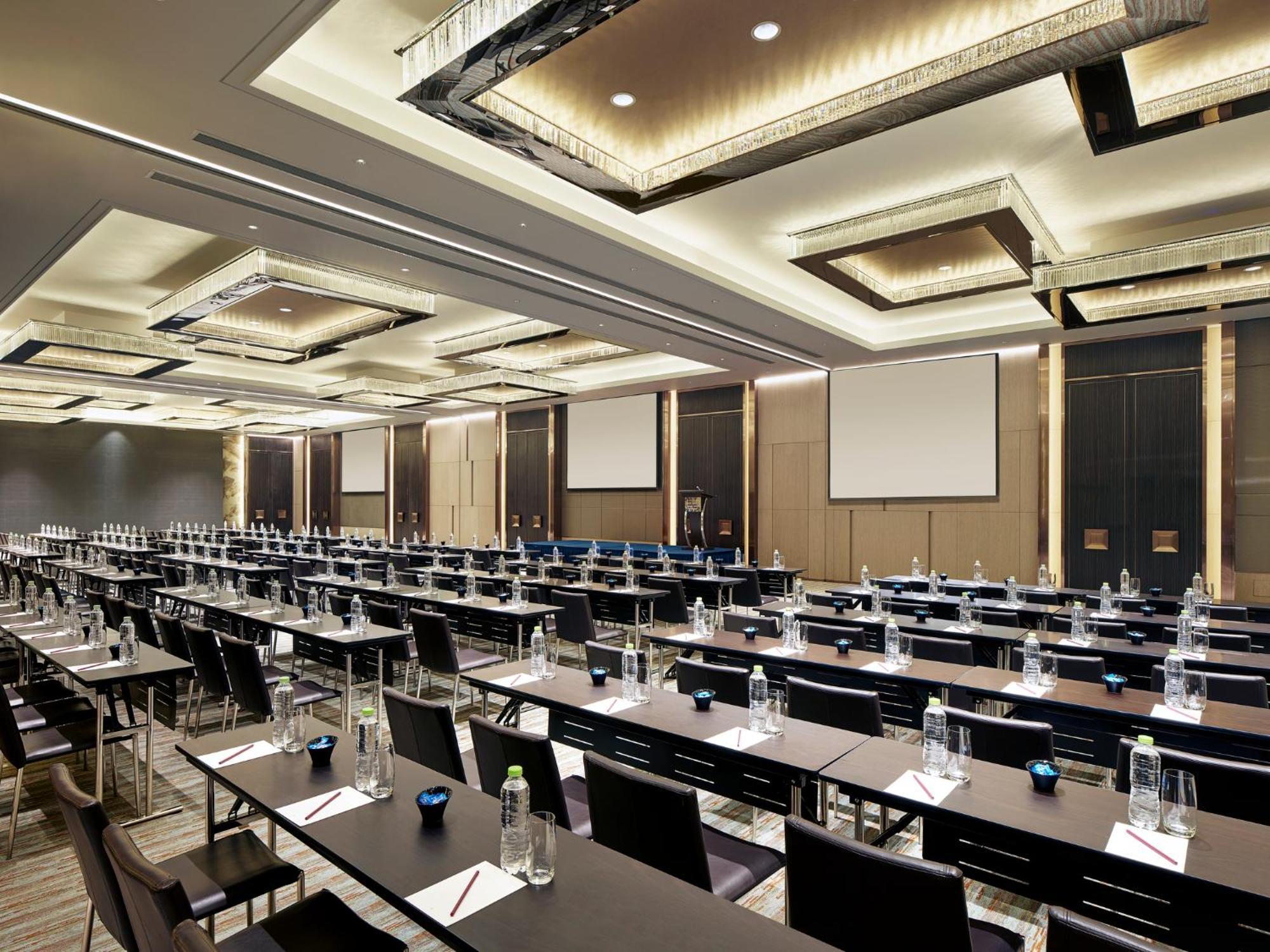 New World Wuhan Hotel Exterior foto