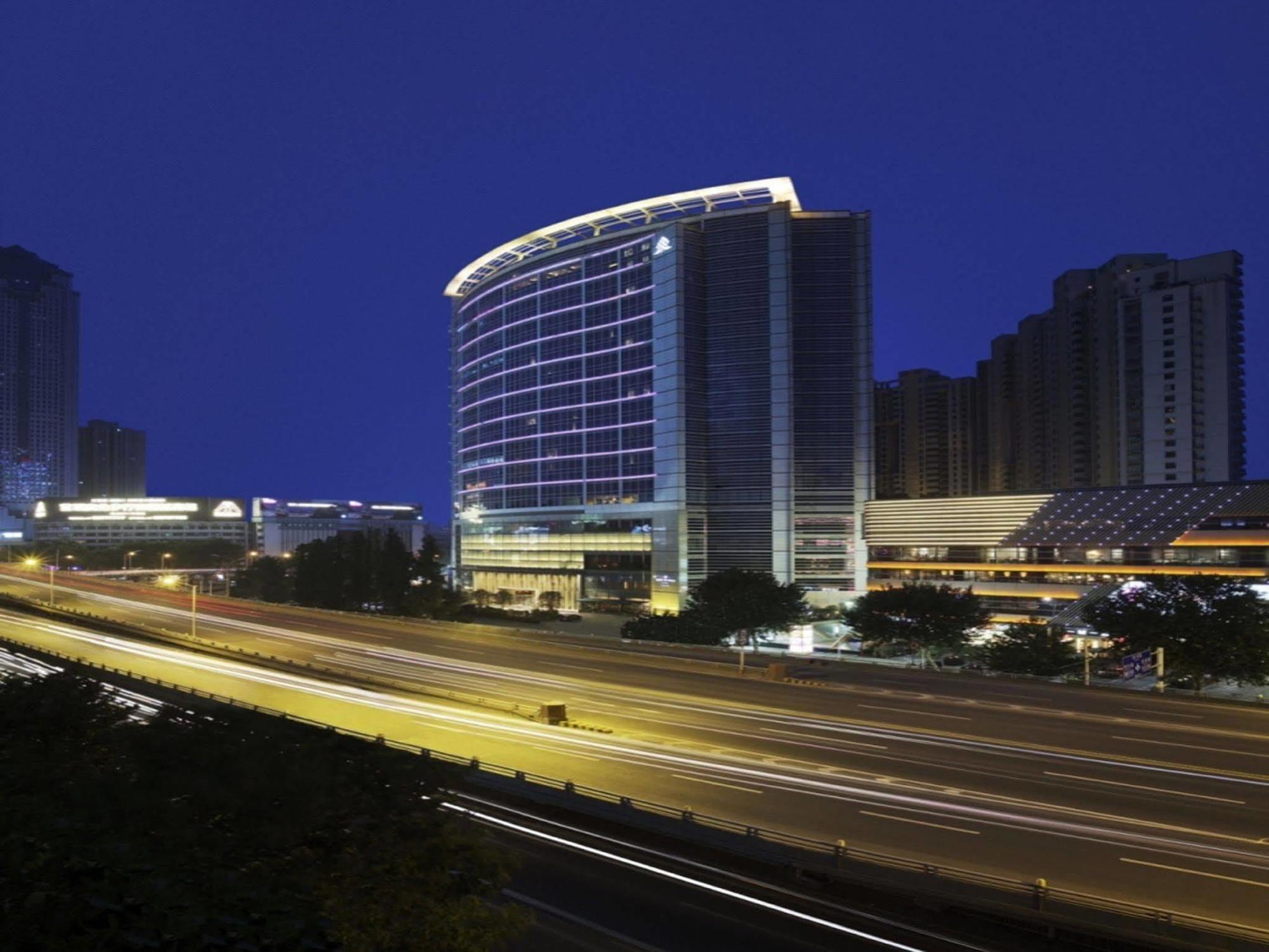 New World Wuhan Hotel Exterior foto