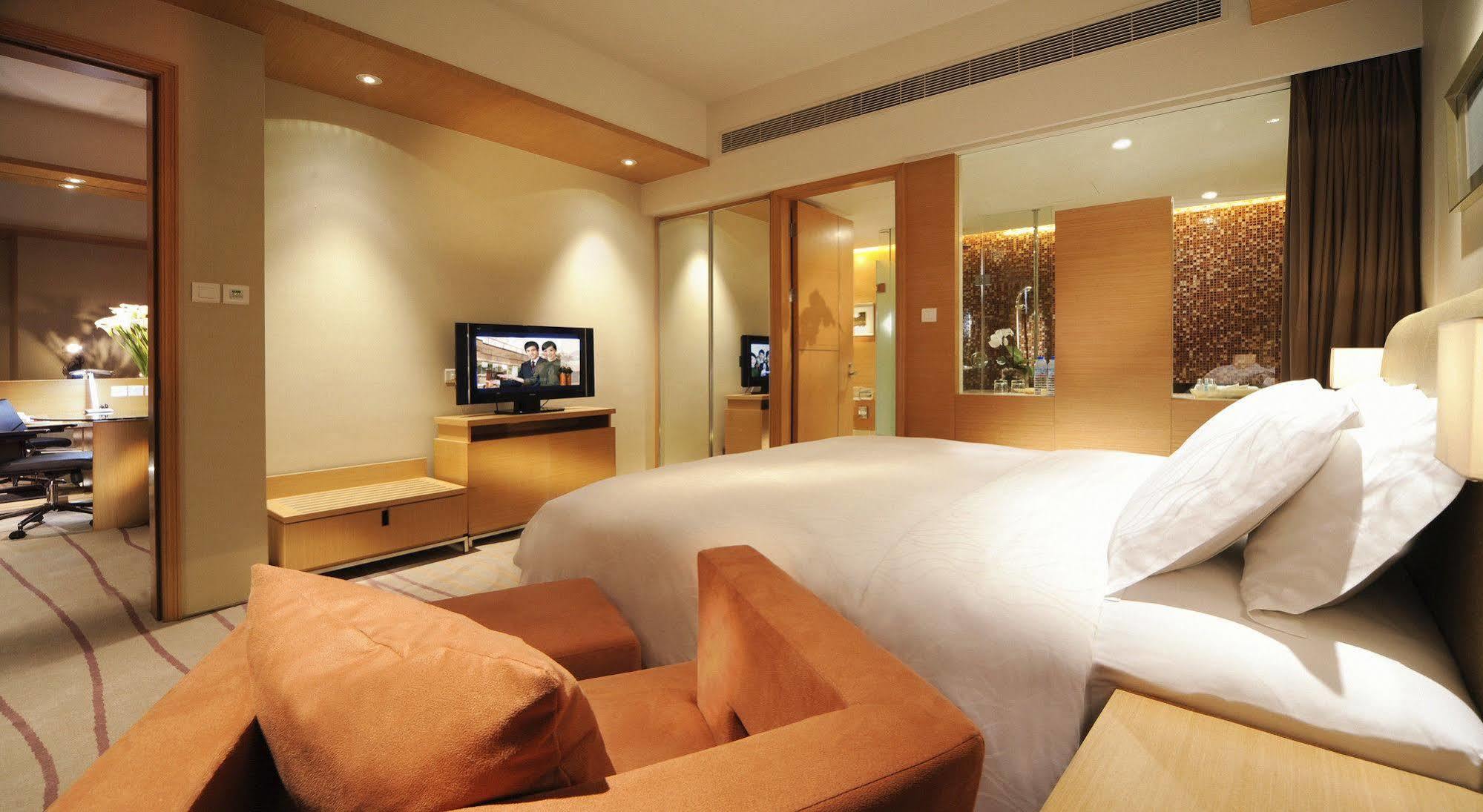 New World Wuhan Hotel Exterior foto